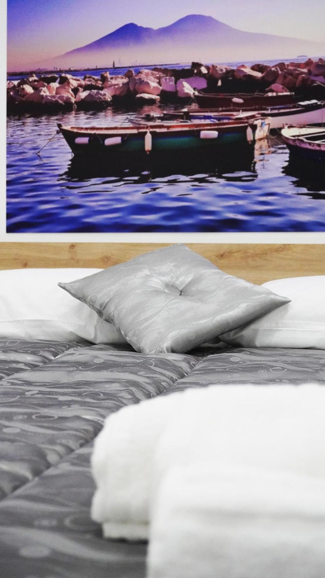Da Tonino Luxury Apartments Napoli Bagian luar foto