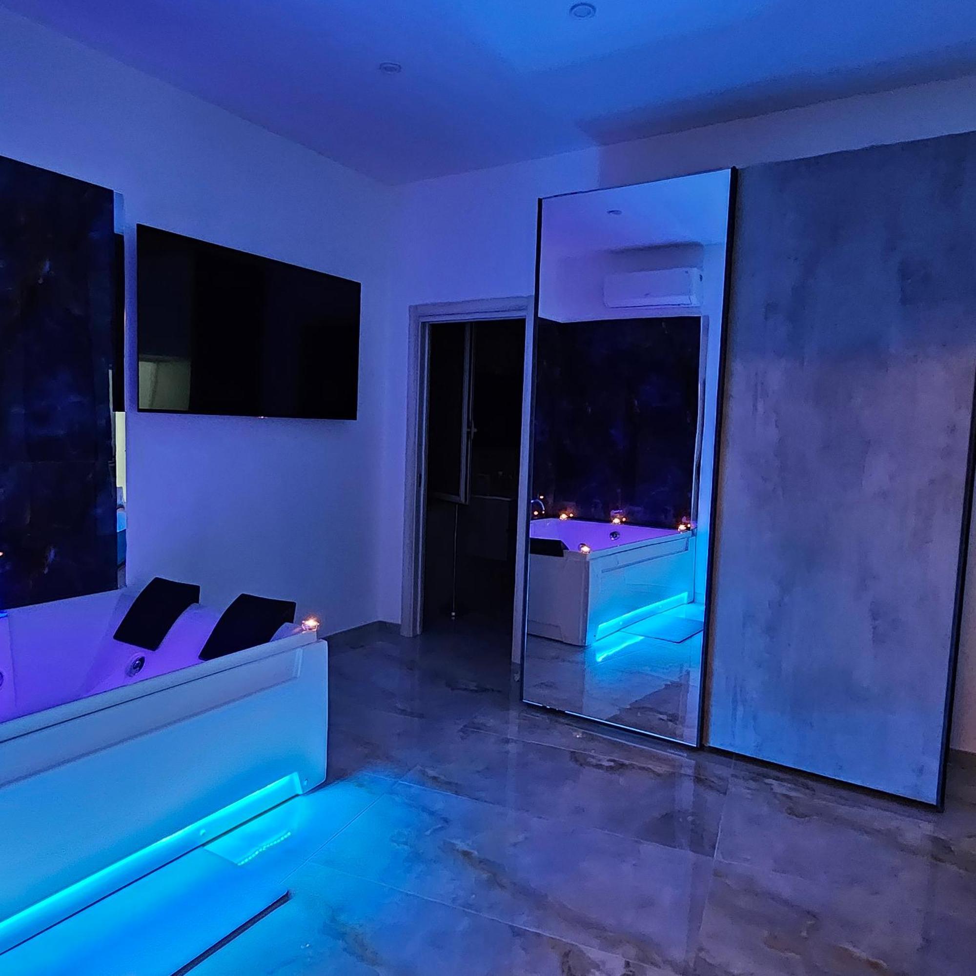 Da Tonino Luxury Apartments Napoli Bagian luar foto