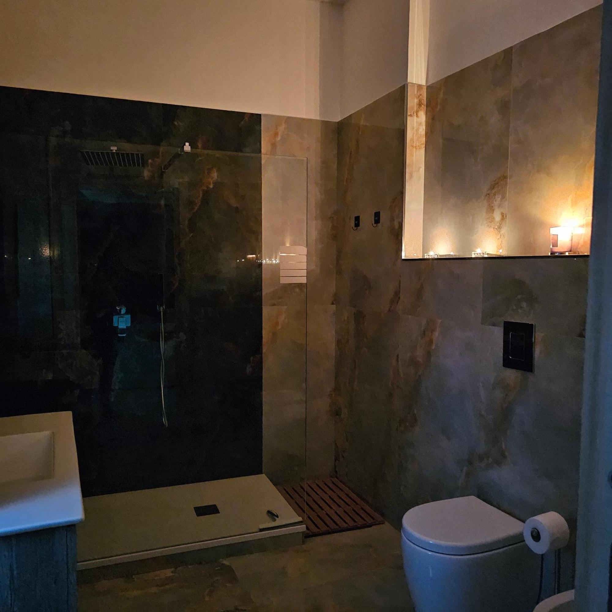 Da Tonino Luxury Apartments Napoli Bagian luar foto