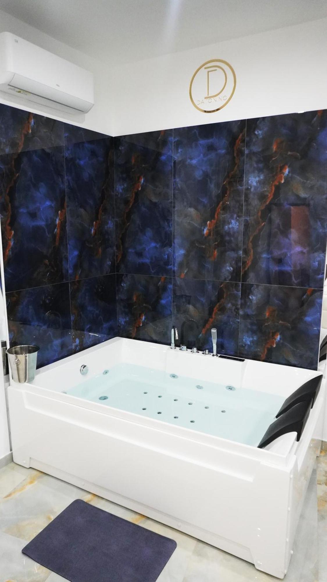 Da Tonino Luxury Apartments Napoli Bagian luar foto