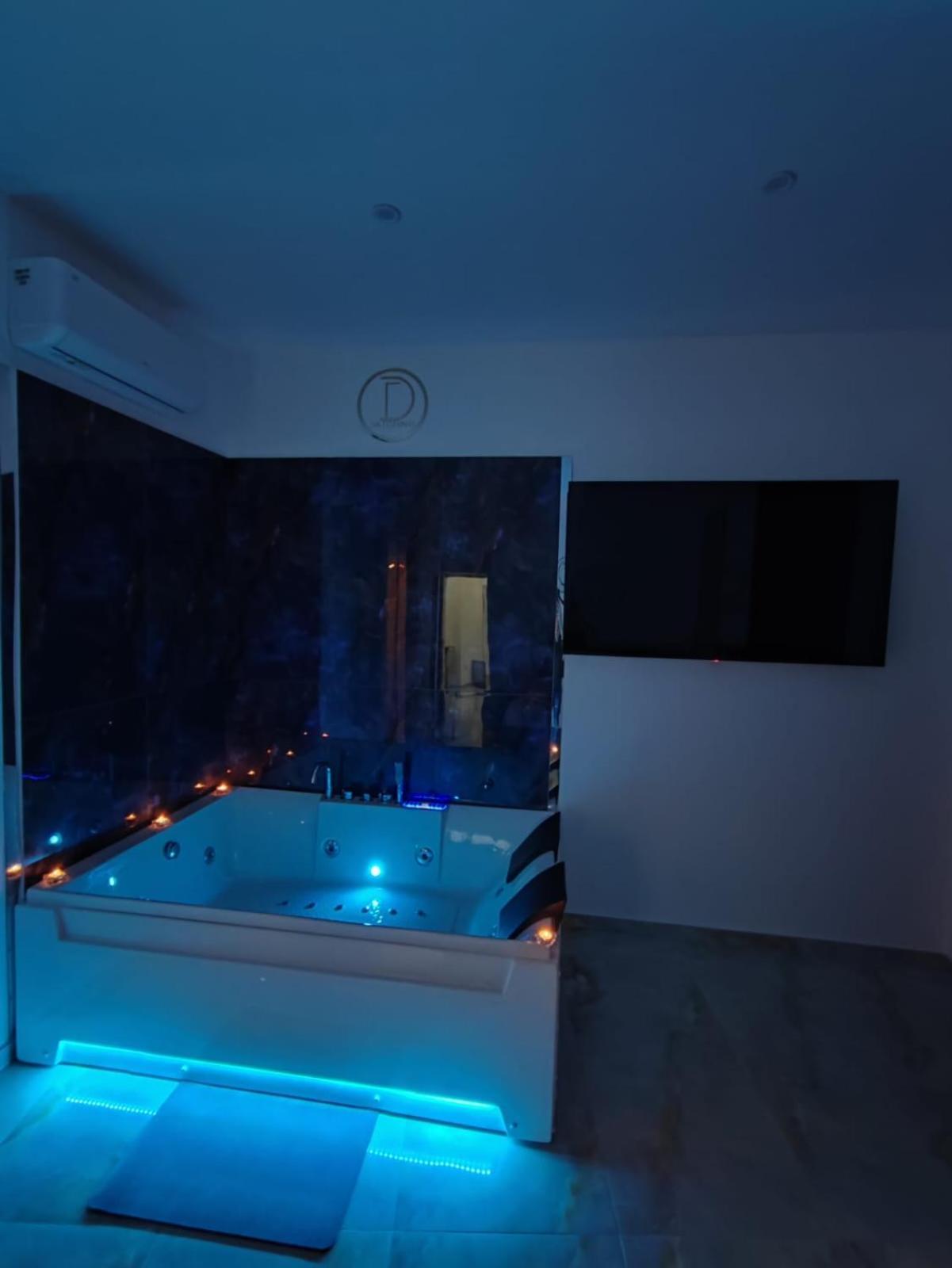 Da Tonino Luxury Apartments Napoli Bagian luar foto
