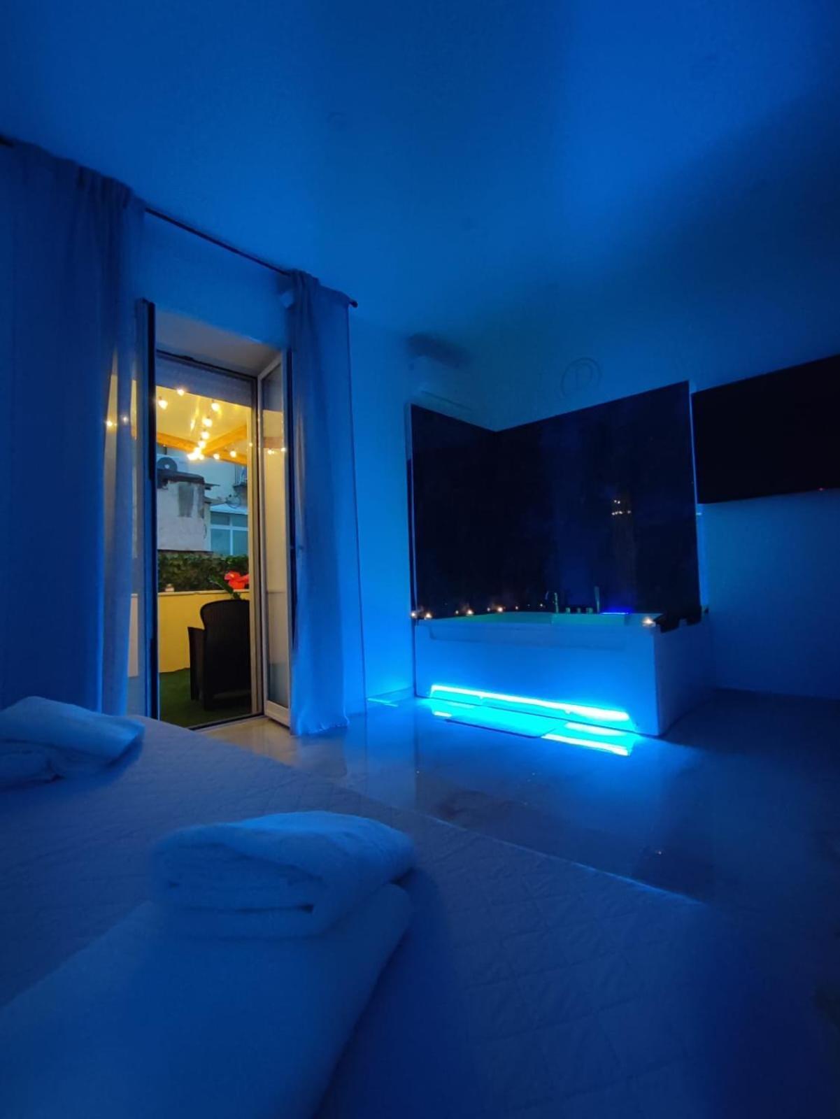 Da Tonino Luxury Apartments Napoli Bagian luar foto
