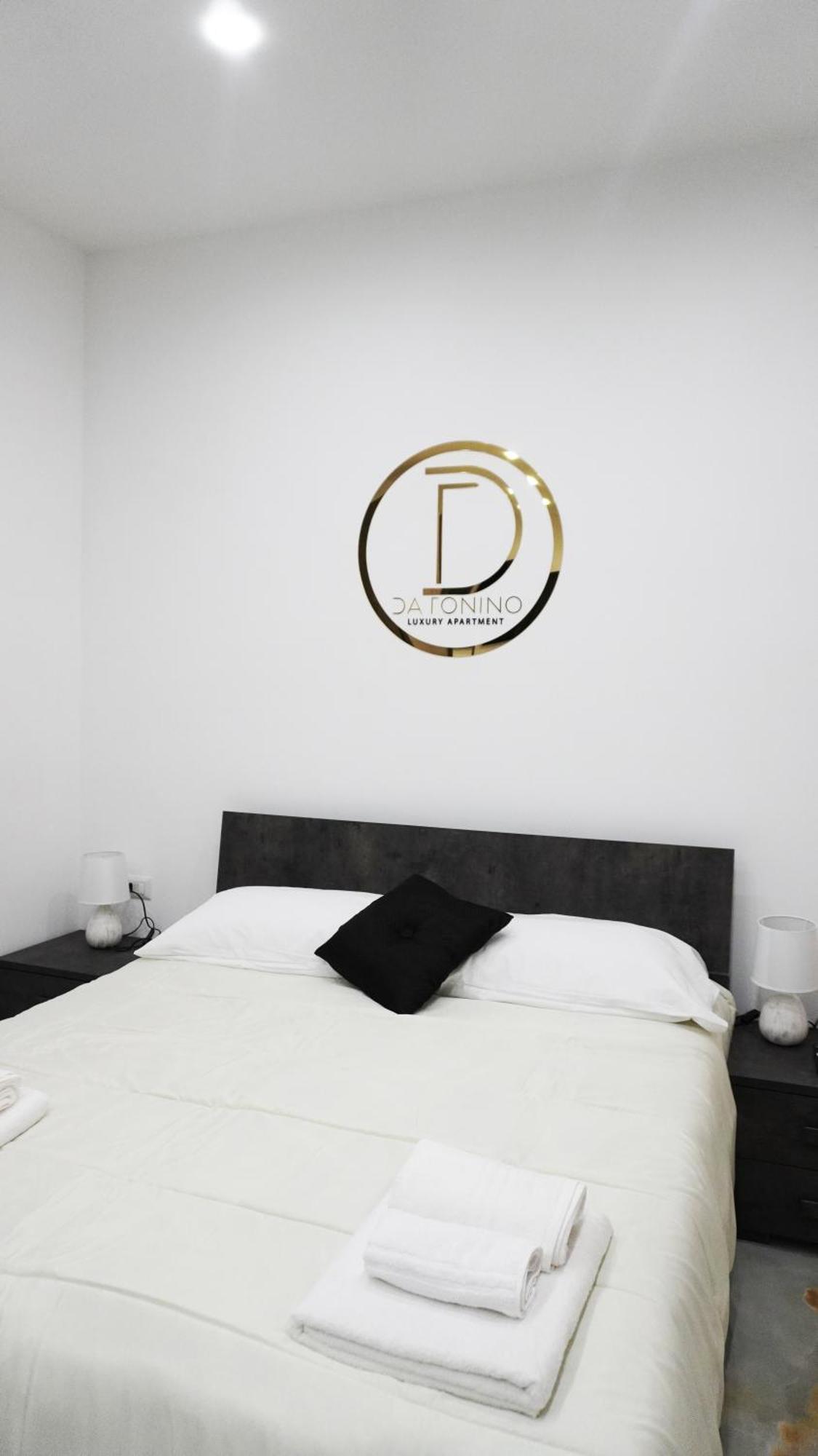 Da Tonino Luxury Apartments Napoli Bagian luar foto