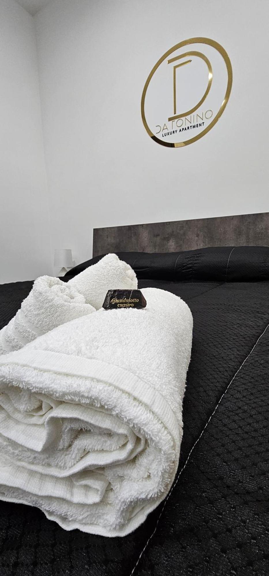 Da Tonino Luxury Apartments Napoli Bagian luar foto
