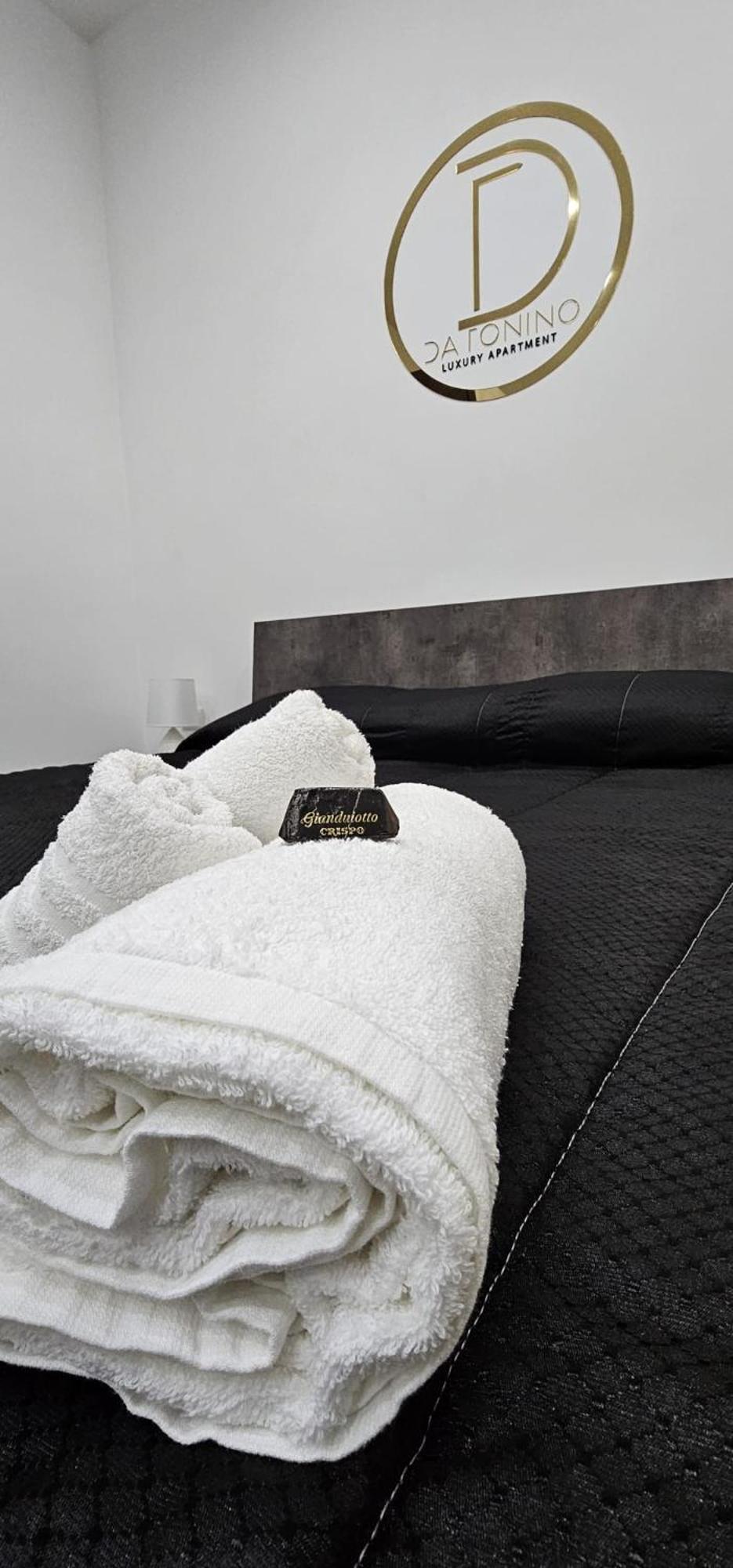 Da Tonino Luxury Apartments Napoli Bagian luar foto