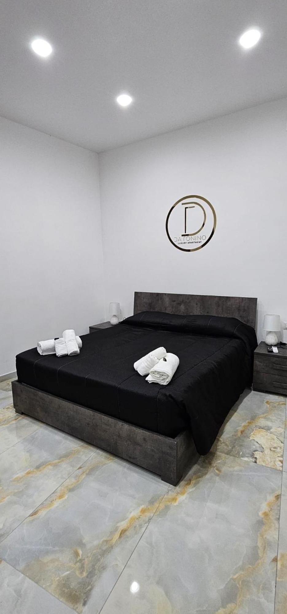 Da Tonino Luxury Apartments Napoli Bagian luar foto